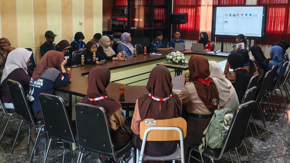 ABHINAYA 2026 SMKN 1 JEMBER BANJIR PENDAFTAR, SUDAH 19 PMR MADYA DARI SMP MAUPUN MTS DI JEMBER TELAH RESMI AMBIL BAGIAN 