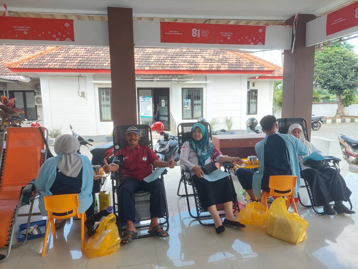 PMI KECAMATAN JOMBANG GERAKKAN WARGA DONOR DARAH, 30 KANTONG BERHASIL DIHIMPUN