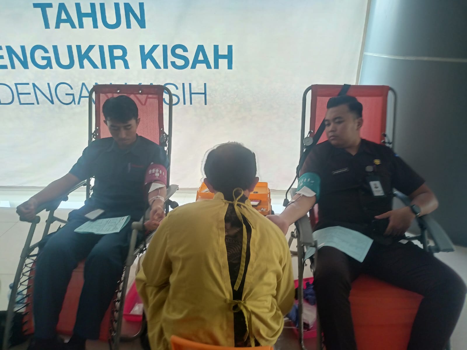 Karyawan Dan Keluarga Pasien RS Siloam Jember Sumbang 48 Kantong Darah
