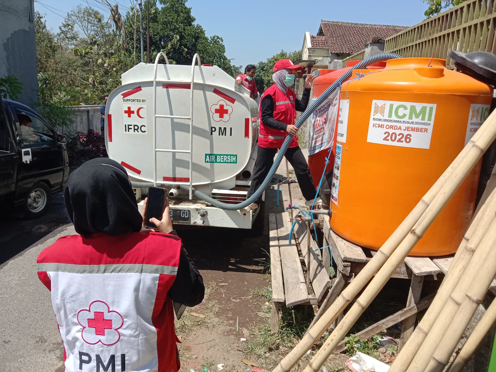 Kemarau Panjang PMI Jember Gelontorkan 15 Ribu Liter Air Bersih Tiap Hari, Tembus Rekor 800 Ribu Liter Demi Selamatkan Warga
