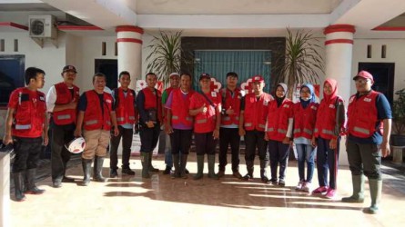 Pantau Banjir Kalijompo, PMI Jember Terjunkan Personil