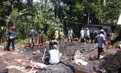 PENGERJAAN RUMAH KORBAN BANJIR KENCONG SUDAH DIMULAI