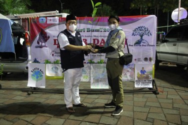 Hari Bumi 2021, Pendonor Dapat Bibit Tanaman Buah