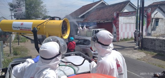 Satu Desa Hujan Disinfektan