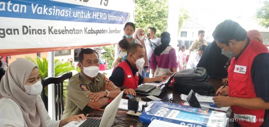 Sehari Vaksinasi 500 Warga Desa Jenggawah