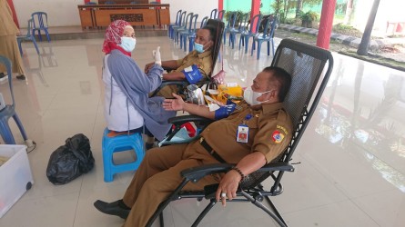 Pak Kapolsek Senang Bisa Donor Darah 