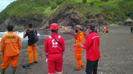 PMI Ikut Terjunkan Relawan, Bersama SAR Gabungan Bantu Evakusi Korban Ritual Maut Payangan