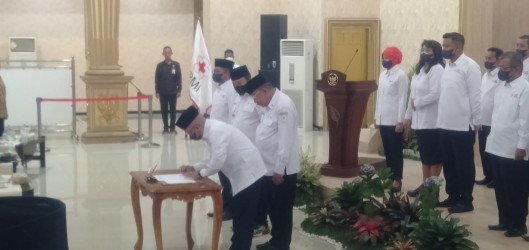 PENGURUS DAN DEWAN KEHORMATAN JEMBER DILANTIK OLEH KETUA PMI JAWA TIMUR