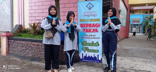 Wow !!!, Ngabuburit, PMR SMPN 4 Tanggul Bagikan 500 Takjil Gratis