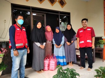 Kunjungi Sejumlah  Panti Asuhan, PMI Kabupaten Jember  Bagikan 300 Kotak Takjil 