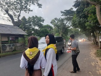 Luar Biasa!!! PMR Distrik 3 Jember Selatan Berikan Santunan Dan Bagi-Bagi Takjil