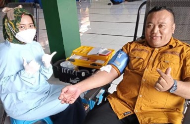 PMR SMK PGRI 5 Jember Gelar Donor Darah Dengan Mengerahkan Puluhan Siswanya 