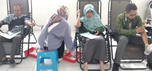Songsong Tahun Baru 2024, Mahasiswa Dan Dosen  Universitas Dr Soebandi Ikut Donor Darah Sukarela