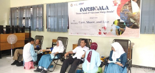 Meriahkan Hari Relawan PMI Tahun 2023, PMR Wira SMAN 5 Jember Gelar Donor Darah Dan Vaksinasi 