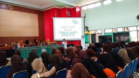 Berkolaborasi Ekstrakurikuler Keputrian,  PMR SMKN 2 Jember Adakan Edukasi Bahaya Seks Bebas Bagi Kalangan Remaja