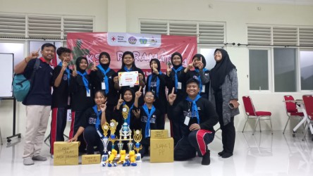 SMPN 1 Jember Raih Juara Umum Di Lomba PMR Perdana Aksa Paramata MAN 2 Jember