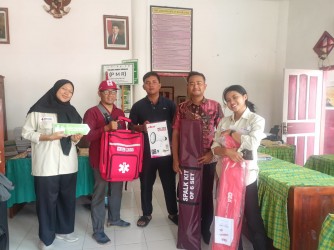 PMI Jember Mantapkan Sekolah Aman Bencana, Distribusikan Paket Kesiapsiagaan Di Puger Dan Gumukmas