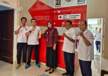Peduli Kemanusiaan, Bank Jatim Cabang Jember Suport PMI Kab Jember