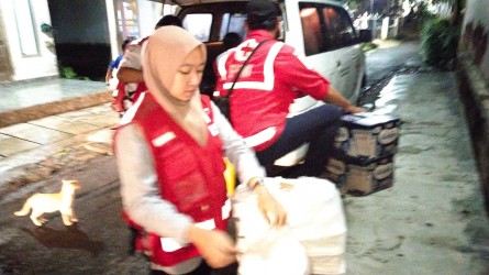 PMI Jember Distribusi Makanan Siap Saji