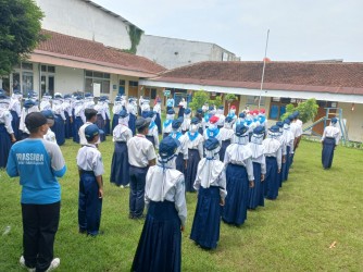 Tingkatkan Kapasitas Relawan Muda, Puluhan Anggota PMR Madya SMPN 1 Bangsalsari Digembleng Di Markas PMI Jember