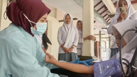 Banyak Jaring Pendonor Pemula, PMR Wira MAN 2 Jember Aktif Gelar Aksi Kemanusiaan Donor Darah