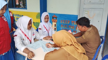 Pendonor Pemula PMR SMA Negeri 1 Tanggul Memperoleh 25 Kantong Darah