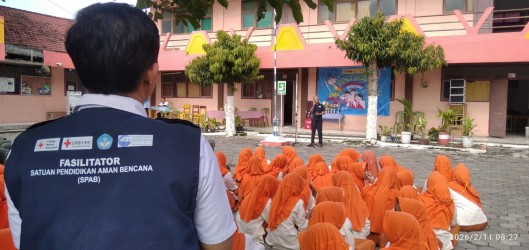 Pelajar SMP Ahmad Jani Simulasi Bencana Gempa Bumi