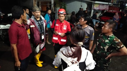 Enam Kali PMI Jember Evakuasi Warga Desa Rowotamtu
