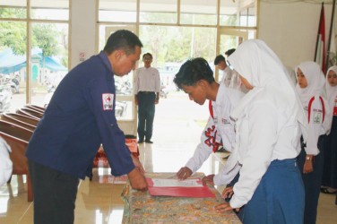 Fajar Resmi Komandoi KSR PMI Unit UIN KHAS Jember, Sertijab Digelar Khidmat Menjelang Berbuka Puasa