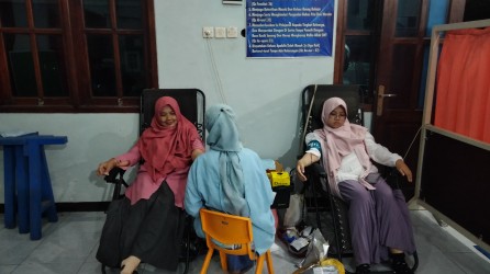 Isi Malam Ramadan Dengan Kemanusiaan, Jemaah MTA Jember Donasikan 39 Kantong Darah