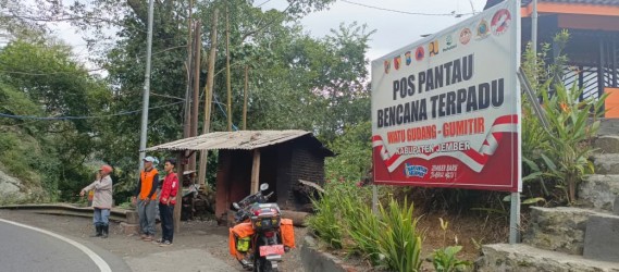 H+2 Lebaran, Tim Mobile PMI Jember Intensifkan Patroli Di Jalur Rawan Dan Pusat Keramaian