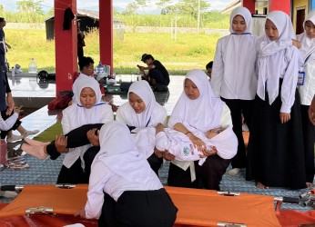 Perkuat Kesiapsiagaan, 23 Calon Anggota KSR PMI Univ. Dr. Soebandi Gelar Simulasi Lapang Di Mayang