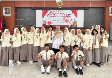 Semangat Kepedulian Mengalir Di SMAN 2 Jember Melalui Aksi Donor Darah