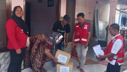 PMI Jember Salurkan Bantuan Untuk Korban Bencana Alam Dan Laka Laut
