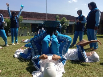 Ditutup Dengan Fun Game, Diklat Junior PMR Madya SMPN 4 Jember Sukses Cetak Relawan Muda Tangguh 
