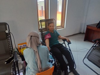 Guru Sumberbaru Sumbang Puluhan Kantong Darah Melalui UDD PMI Kabupaten Jember
