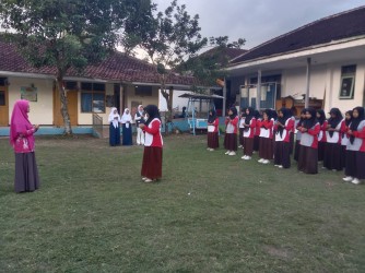 Belasan Anggota Baru PMR Wira SMAS Al Azhar Jalani Diklatsar Kepalangmerahan