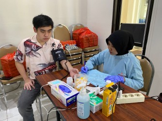 USAI IBADAH, JEMAAT GEREJA HTSPM SEMPUSARI SUMBANG 22 KANTONG DARAH KE UDD PMI JEMBER