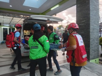 Evakuasi Ojol Korban Lakalantas Ke RSD Dr. Soebandi Jember