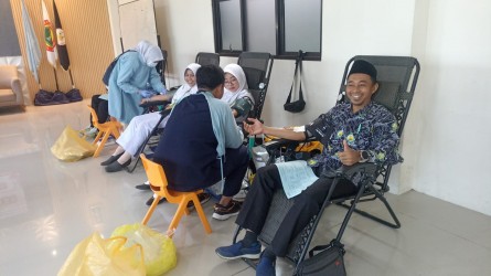 WUJUD KEPEDULIAN, CIVITAS AKADEMIKA STIKES BHAKTI AL QODIRI JEMBER KOMPAK DONASIKAN PULUHAN KANTONG DARAH