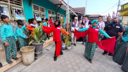Disambut Tari Cucuk Lampah, Delegasi JRCS Jepang Berbagi Pengetahuan Di SDN Puger Kulon 01