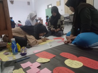 AMBISI JUARA UMUM ABHINAYA 2026, PULUHAN ANGGOTA PMR MADYA SMPN 4 JEMBER GENJOT LATIHAN INTENSIF DI MARKAS PMI 