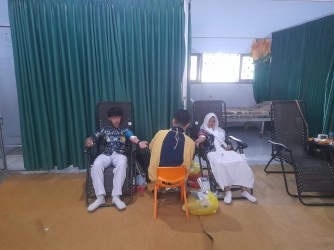 SEMARAK HUT RI KE-81!! AKSI NYATA PMR WIRA SMAN 1 KALISAT SUMBANGKAN BELASAN KANTONG DARAH UNTUK SESAMA