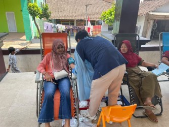TETAP MENJADI LUMBUNG PENDONOR UDD PMI KABUPATEN JEMBER, DESA BANGSALSARI SUKSES HIMPUN 47 KANTONG DARAH