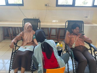 PMR WIRA SMAN 2 TANGGUL GERAKKAN PULUHAN PENDONOR PEMULA, SUMBANG 19 KANTONG DARAH KE UDD PMI KABUPATEN JEMBER