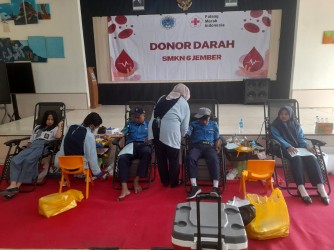 Aksi Kemanusiaan Hebat: PMR Wira SMKN 6 Jember Dan SMK 4 Pancasila Sukses Mobilisasi Guru-Siswa, Himpun Puluhan Kantong Darah