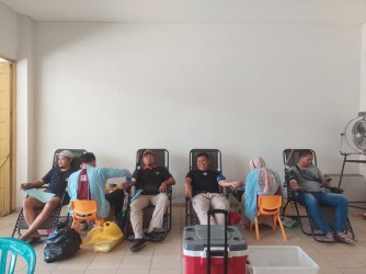 SINERGI KEMANUSIAAN: CREDIT UNION YOS SUDARSO AMBULU DAN MTA JEMBER SUMBANG 73 KANTONG DARAH KE UDD PMI