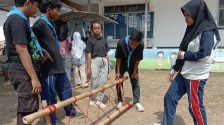Sambut Amerta 2026, PMR SMPN 1 Jember Berlatih Di Markas PMI Jember