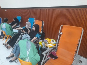 DUA AKSI DONOR DARAH SERENTAK, MASJID AL-FURQON JOMBANG DAN BEM FKM UNEJ PASOK 45 KANTONG DARAH KE UDD PMI JEMBER 