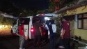 Petugas Posko Evakuasi Peserta Diklat KSR Yang Tak Sadarkan Diri Ke Klinik Terdekat